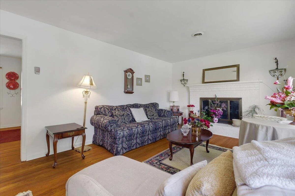 2908 Neil DR - Photo 5