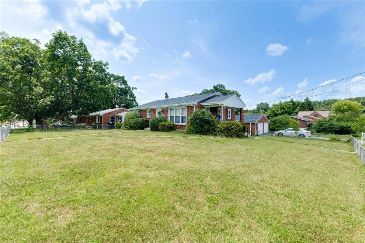 3707 Colonial AVE
