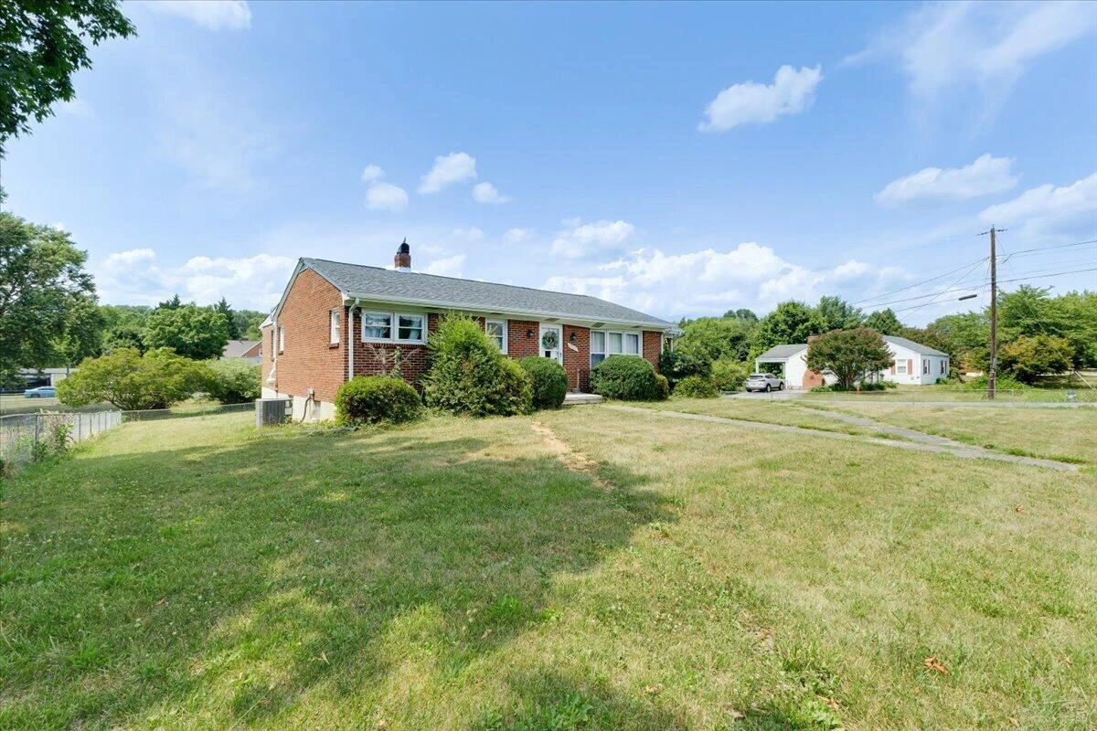 3707 Colonial AVE - Photo 2
