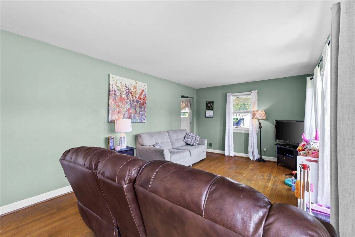 3707 Colonial AVE - Photo 5