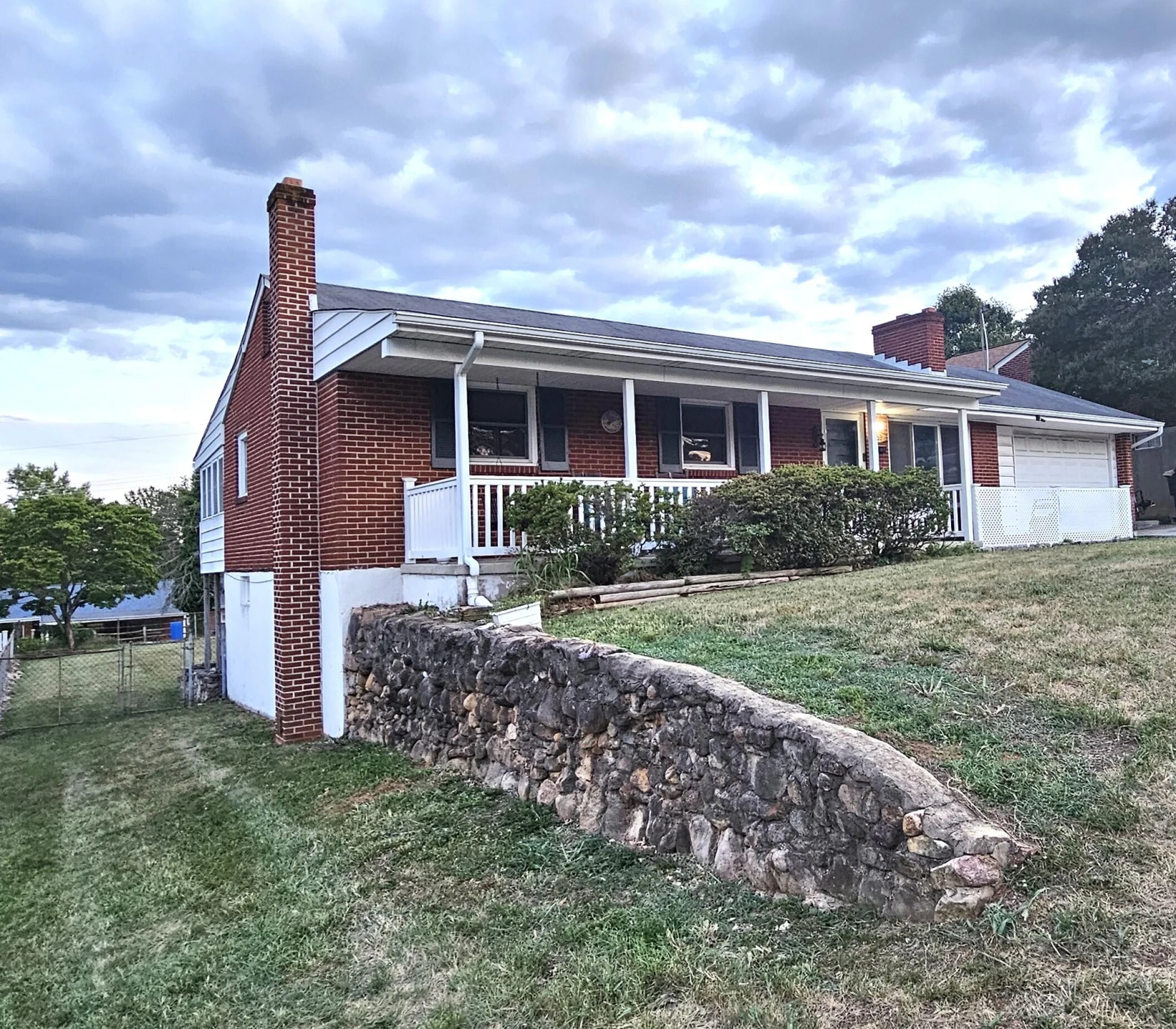 159 Oaklawn AVE NE - Photo 2