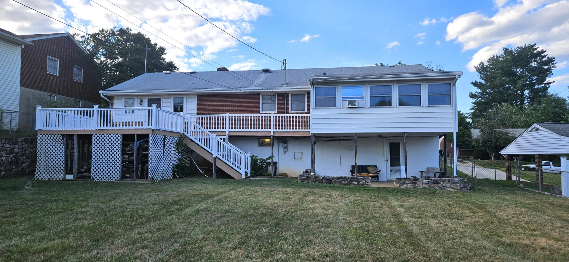 159 Oaklawn AVE NE - Photo 4
