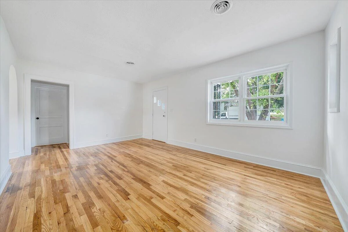 323 Whittaker AVE NE - Photo 10
