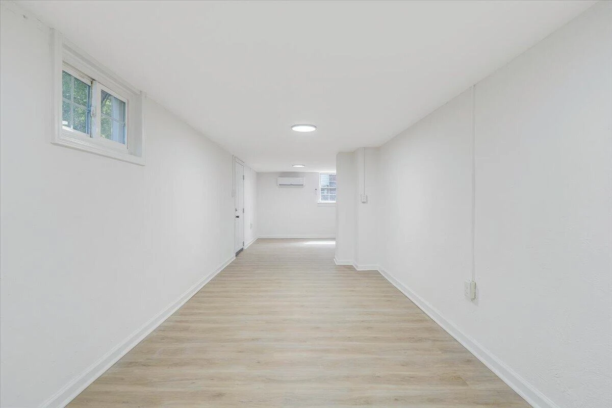 323 Whittaker AVE NE - Photo 20