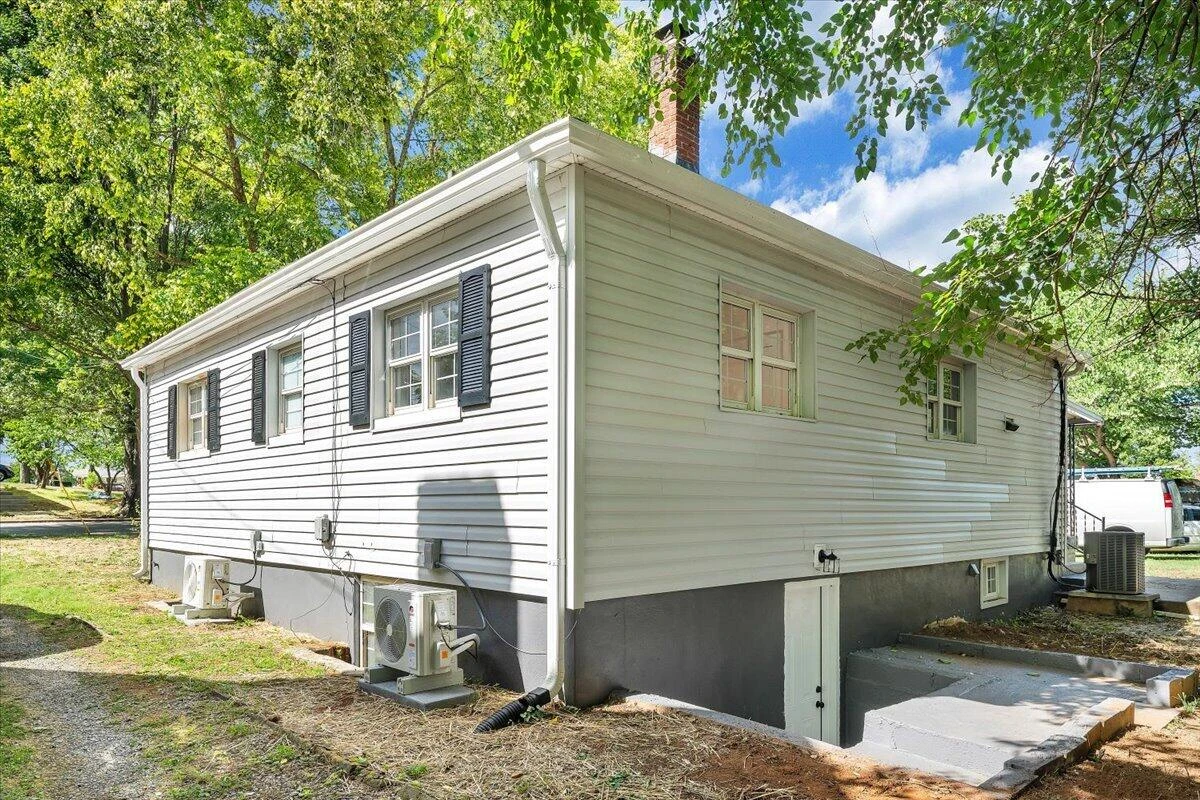 323 Whittaker AVE NE - Photo 7