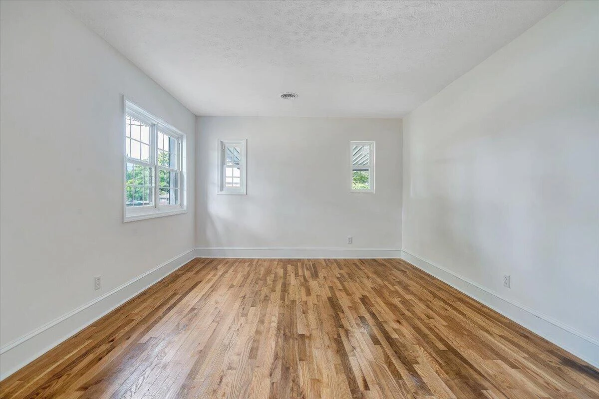 323 Whittaker AVE NE - Photo 8
