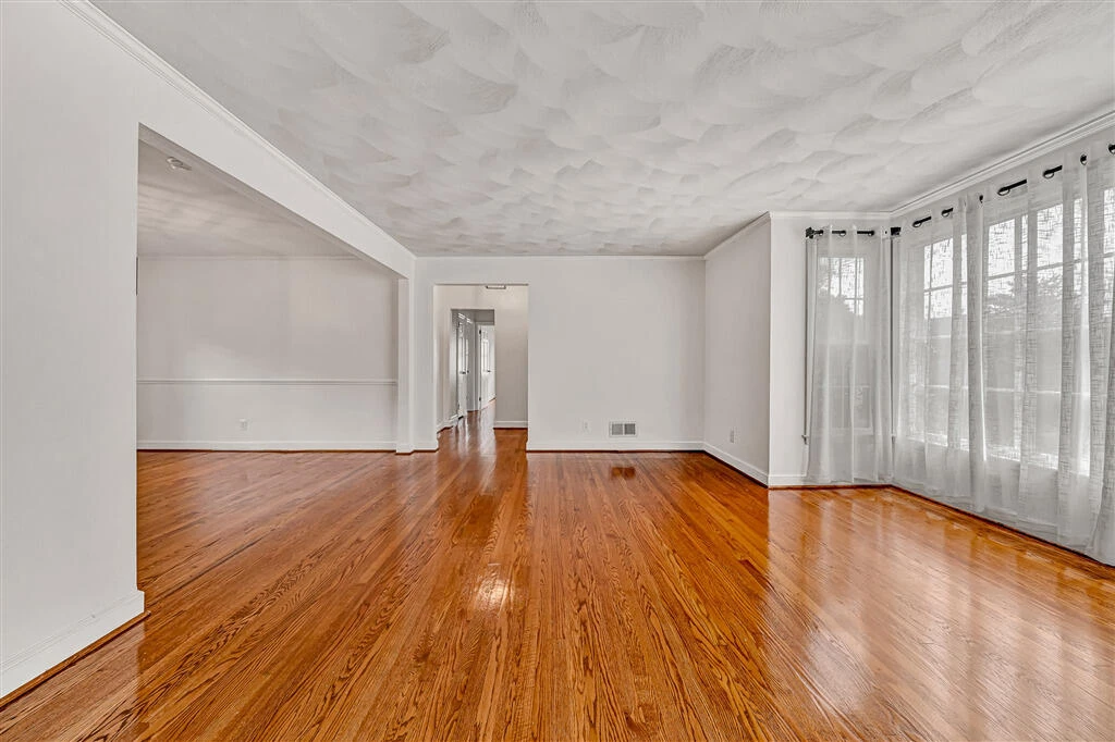 920 Tremont RD - Photo 15