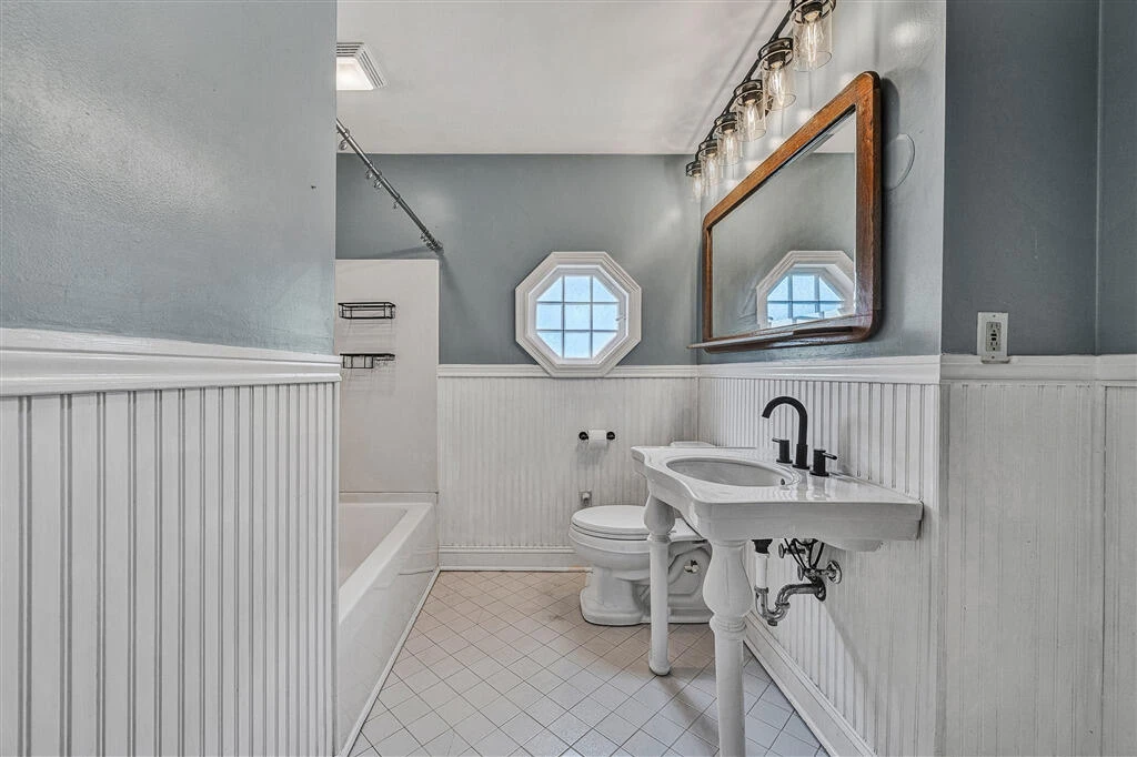 920 Tremont RD - Photo 18