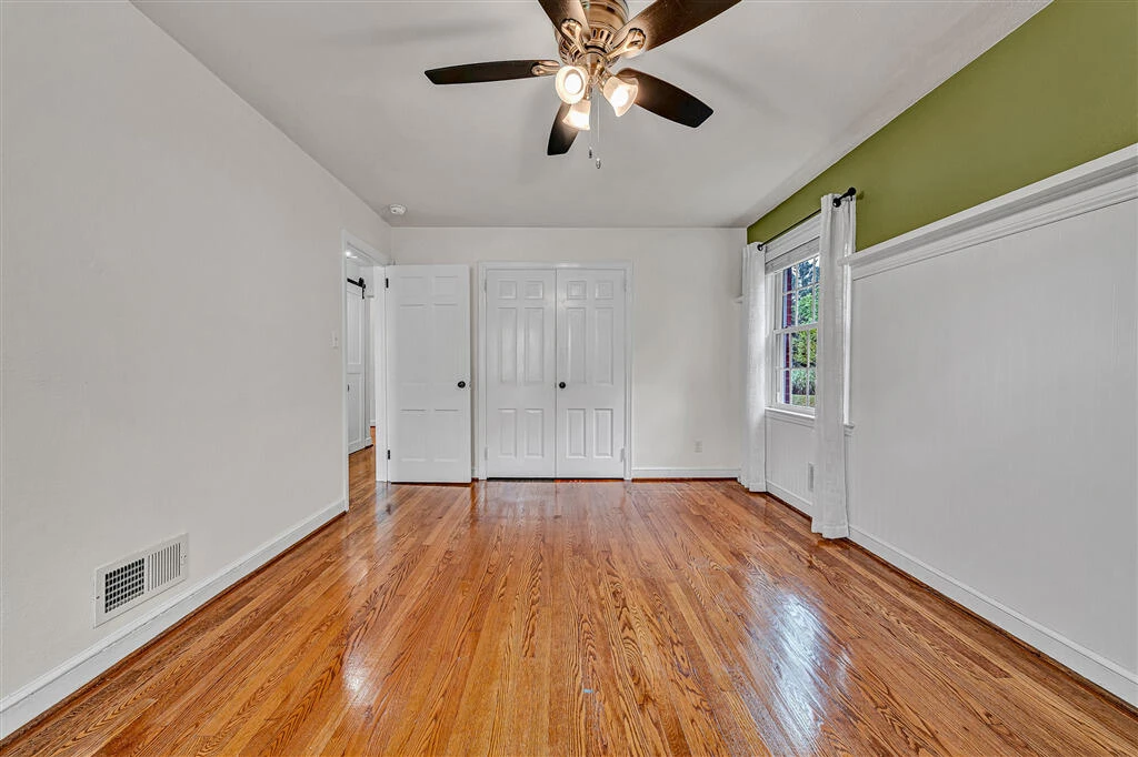 920 Tremont RD - Photo 20
