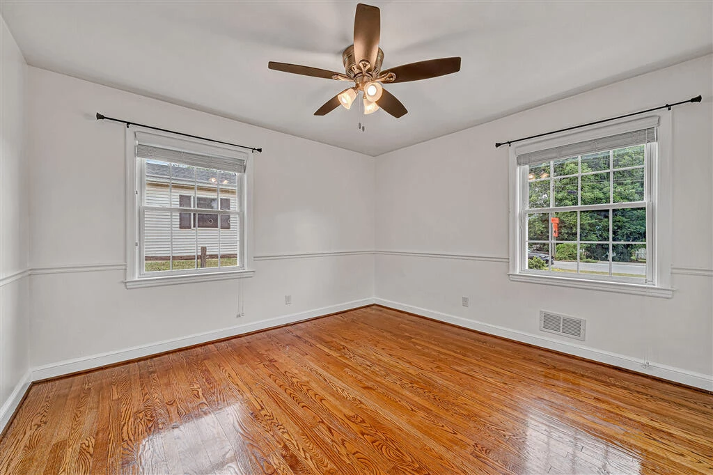 920 Tremont RD - Photo 21