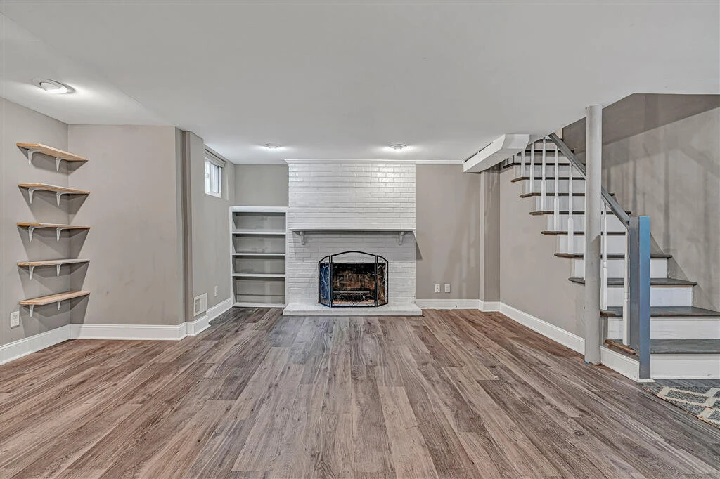 920 Tremont RD - Photo 24