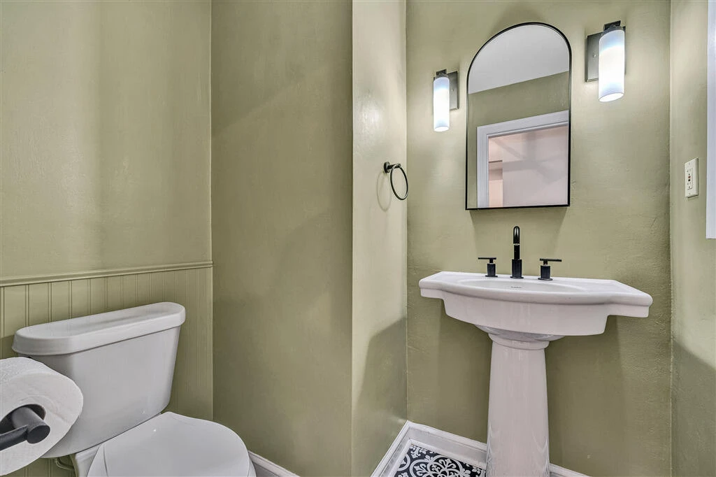 920 Tremont RD - Photo 9