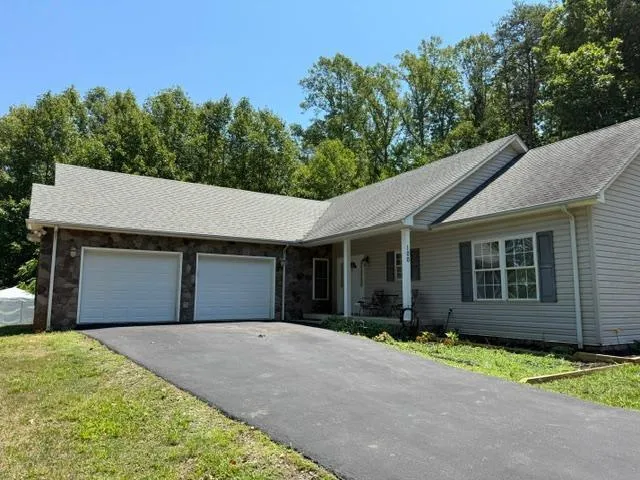 100 Walton DR, Moneta, VA, 24121