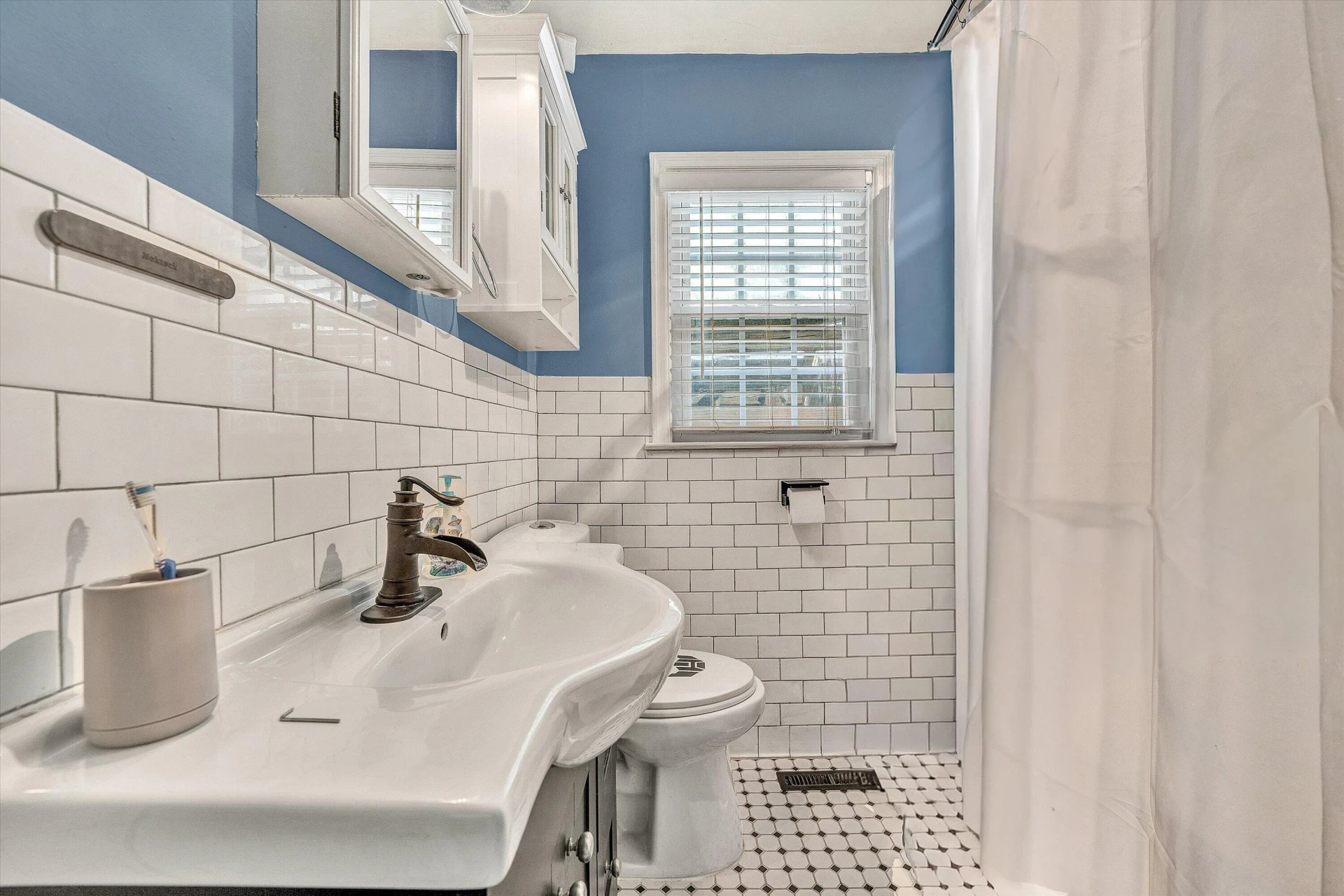 2750 Derwent DR SW - Photo 14