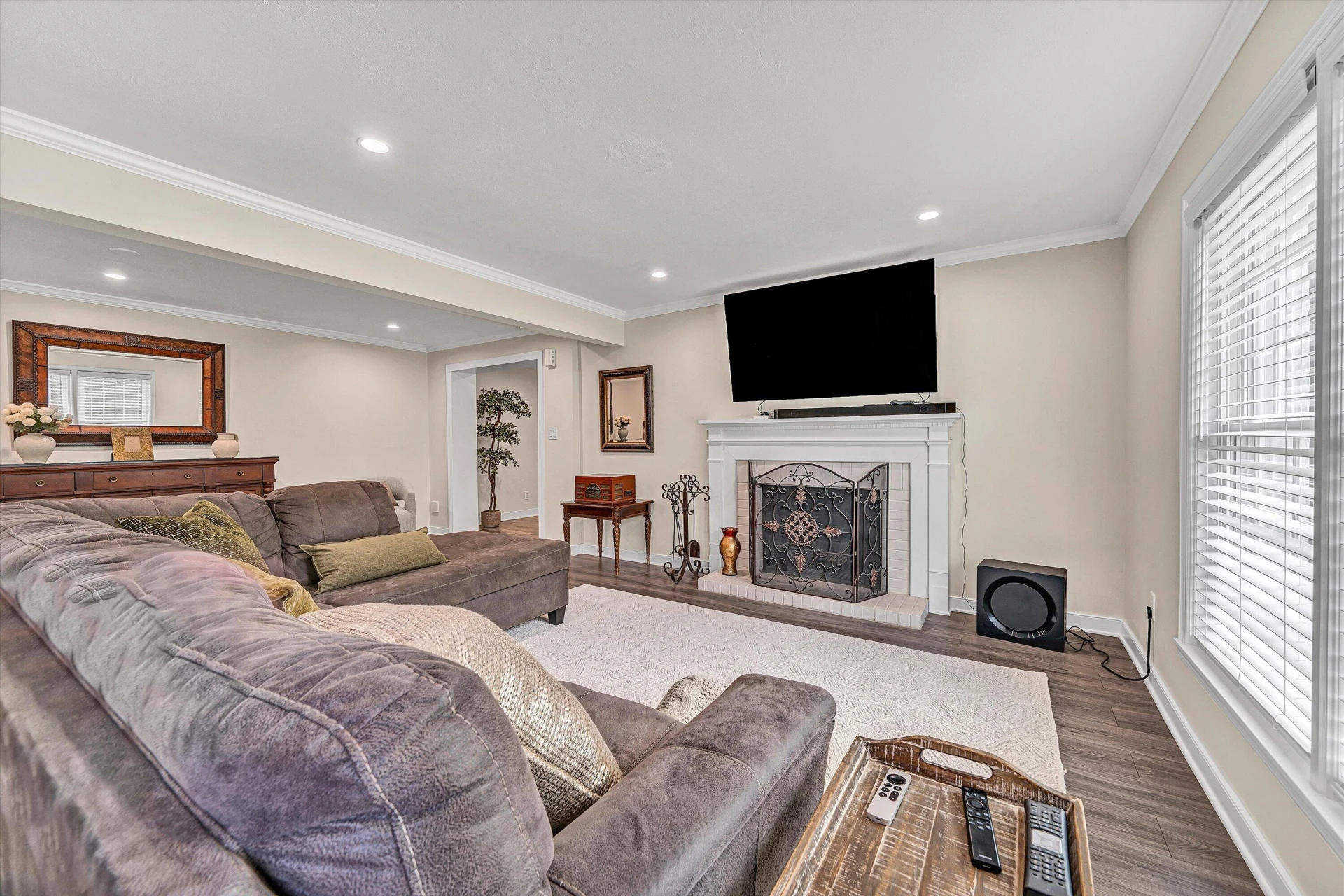 763 OAKWOOD DR SW - Photo 2