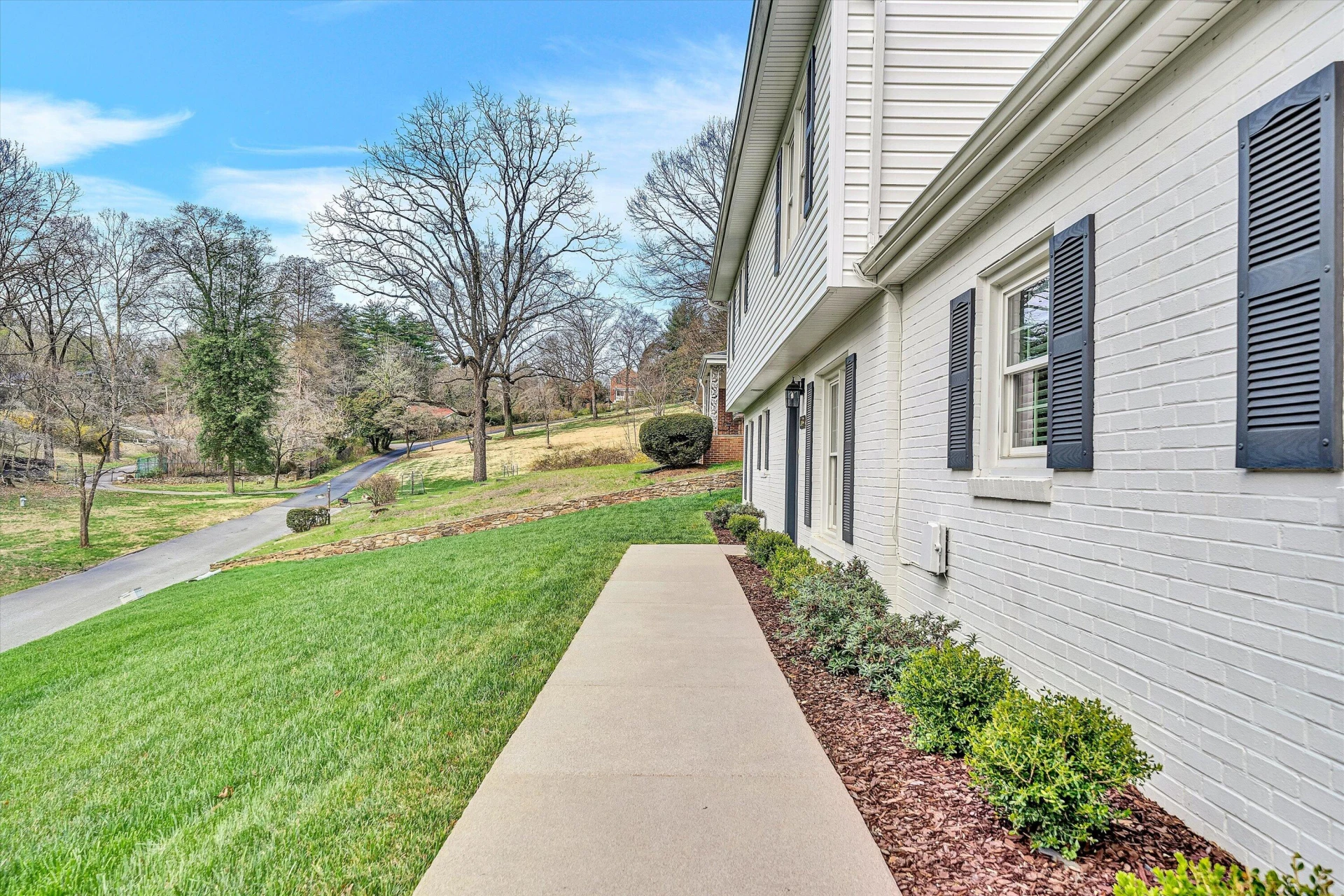 763 OAKWOOD DR SW - Photo 4