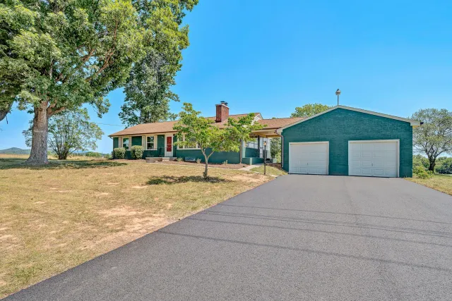 1084 Altice RD, Moneta, VA, 24121