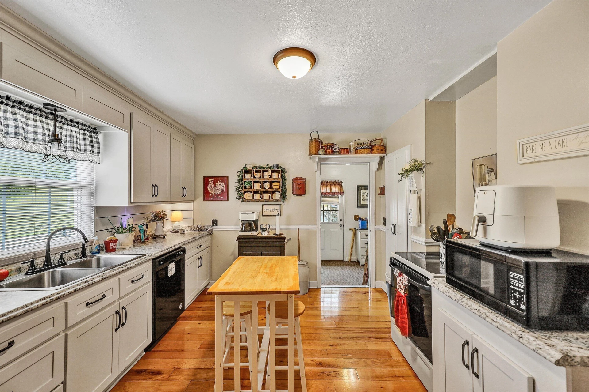 270 W COLLEGE ST - Photo 9
