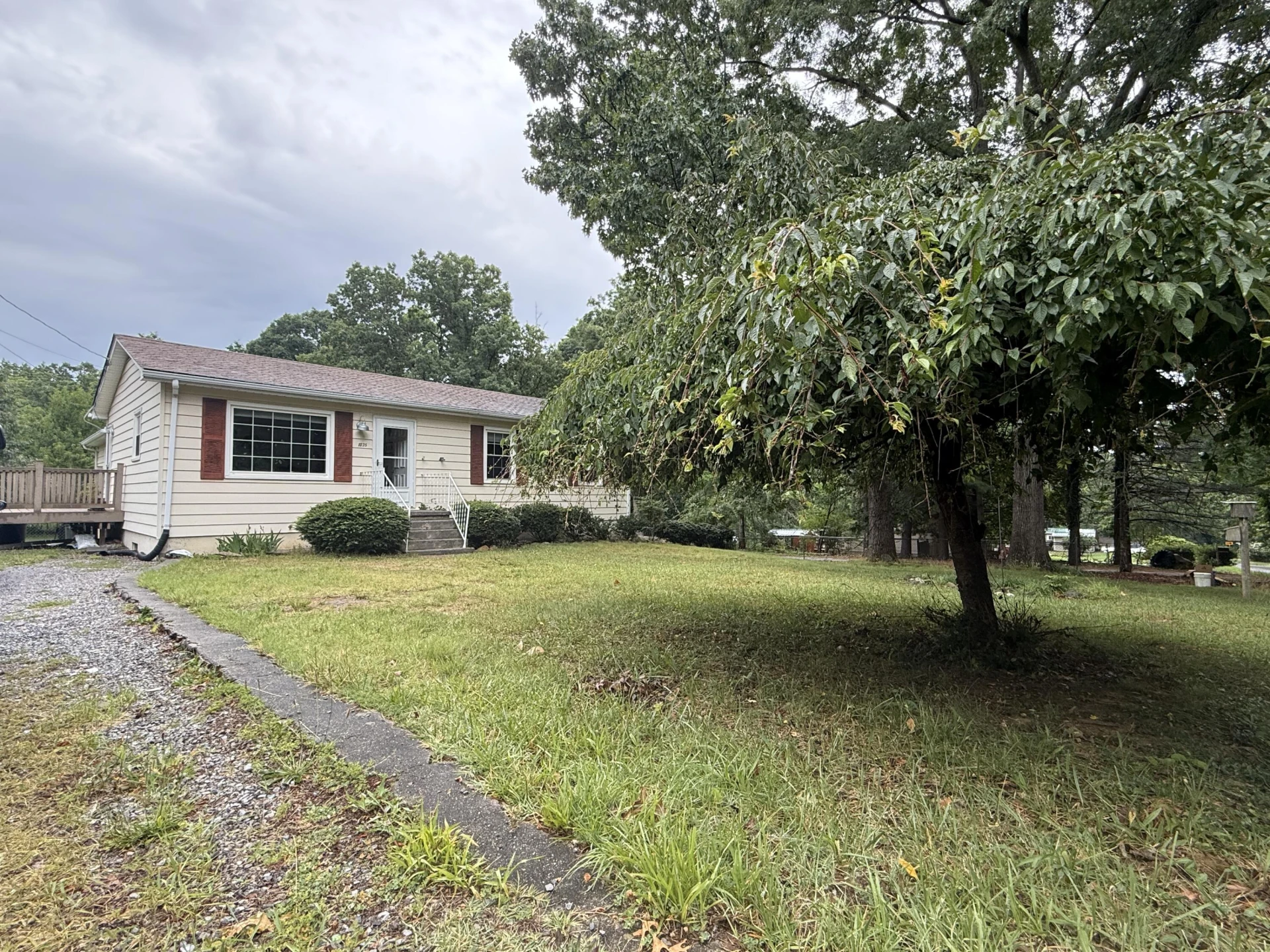 1035 Martin McNeil RD - Photo 4