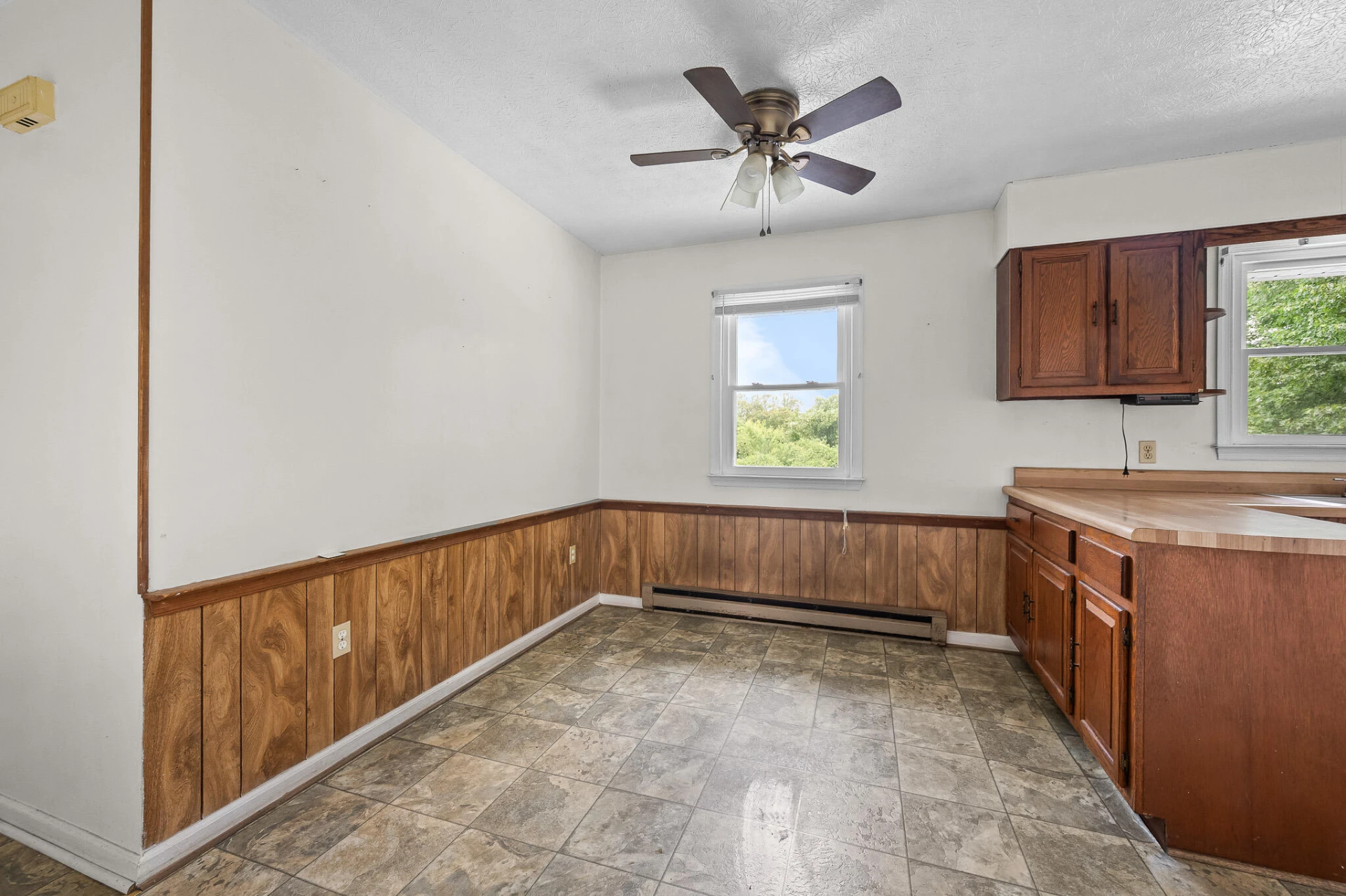 2145 McGhee ST - Photo 10