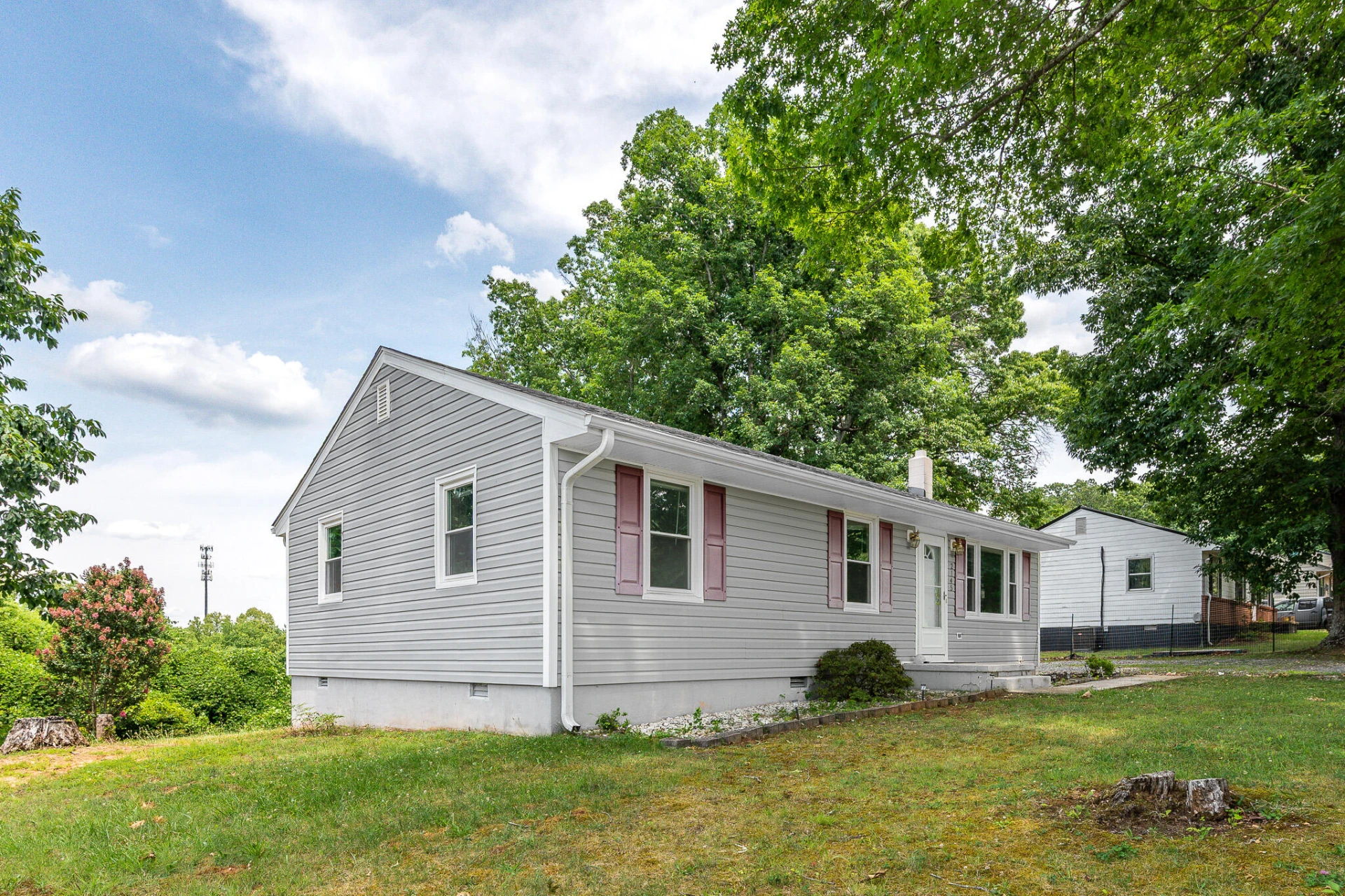 2145 McGhee ST - Photo 3
