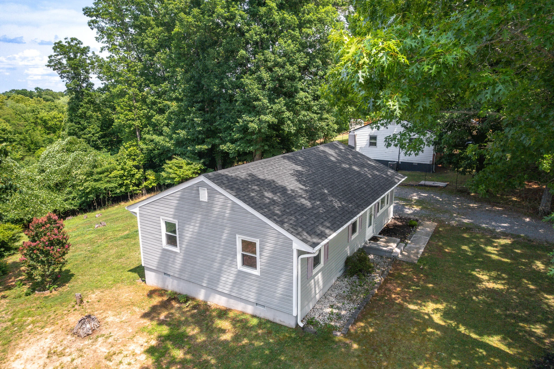 2145 McGhee ST - Photo 4