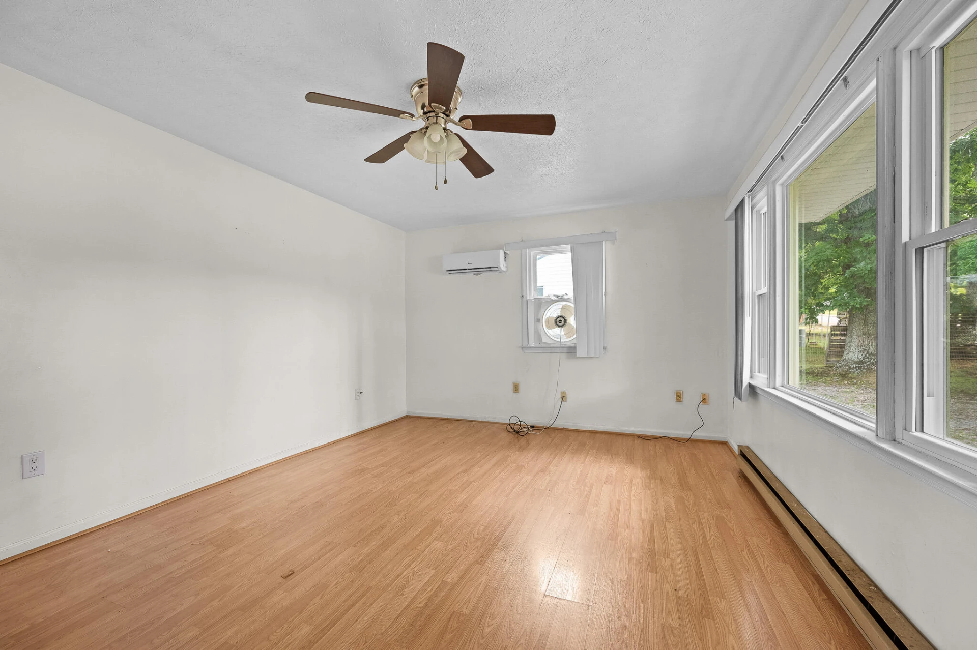 2145 McGhee ST - Photo 7