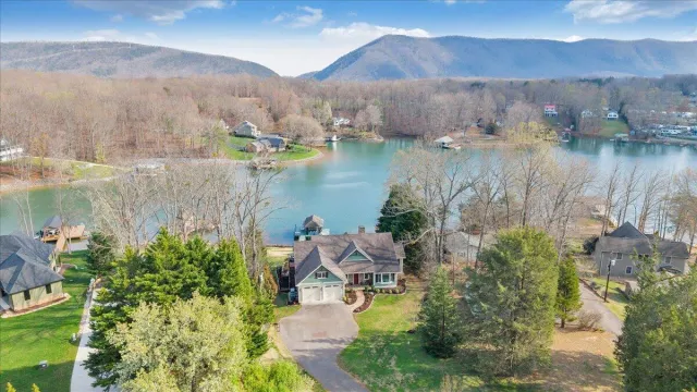 308 Pine DR, Huddleston, VA, 24104