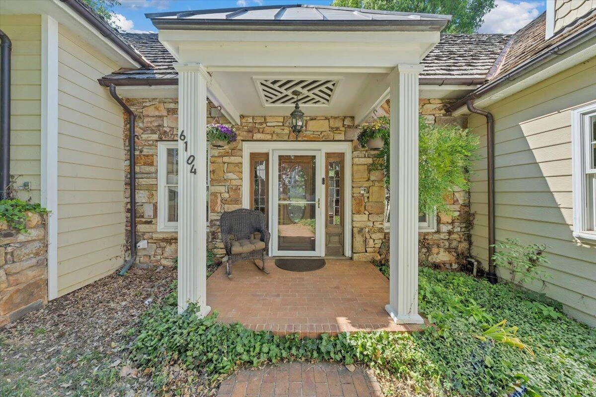 6104 Greyholme LN - Photo 9