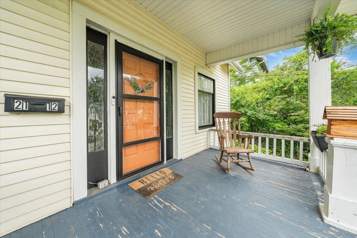 2112 Denniston AVE SW - Photo 7