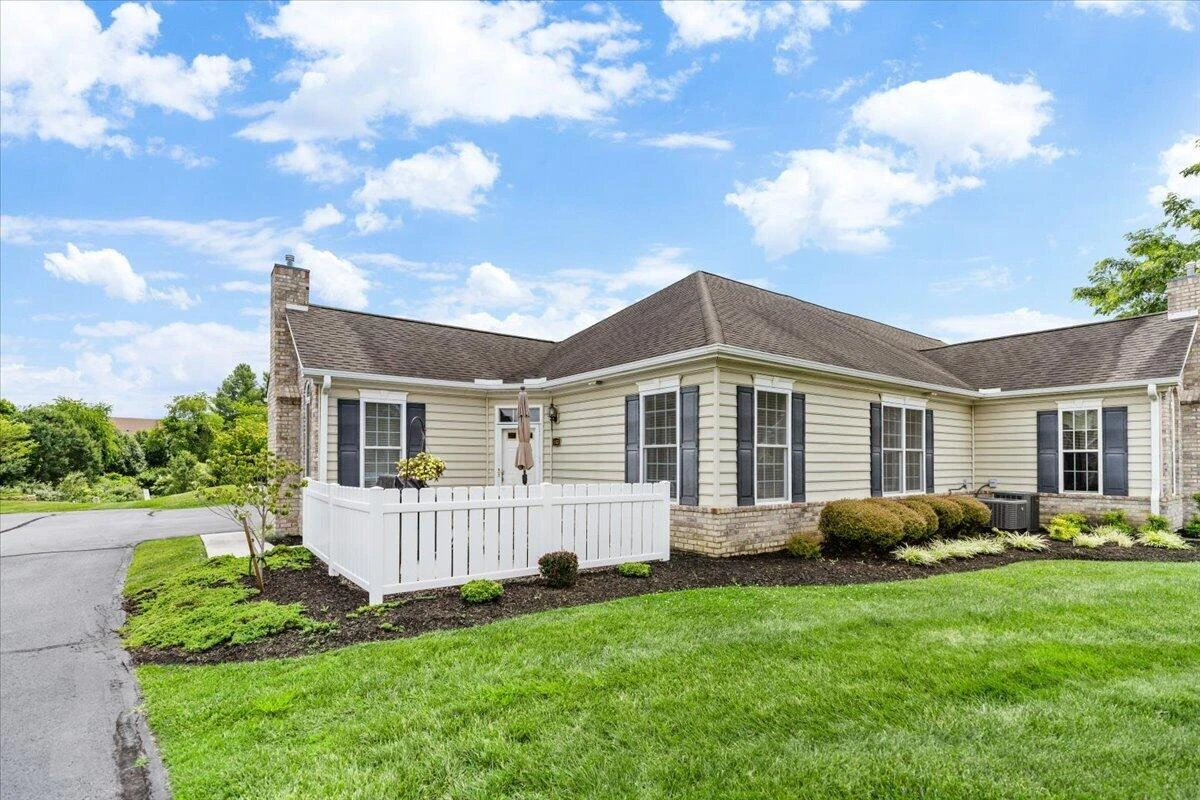 143 E Patriot WAY #16-2 - Photo 3