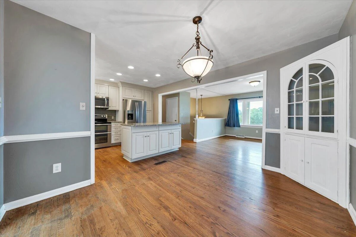 866 Peyton ST - Photo 11
