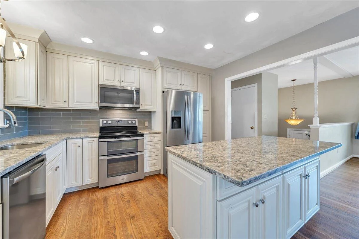 866 Peyton ST - Photo 13