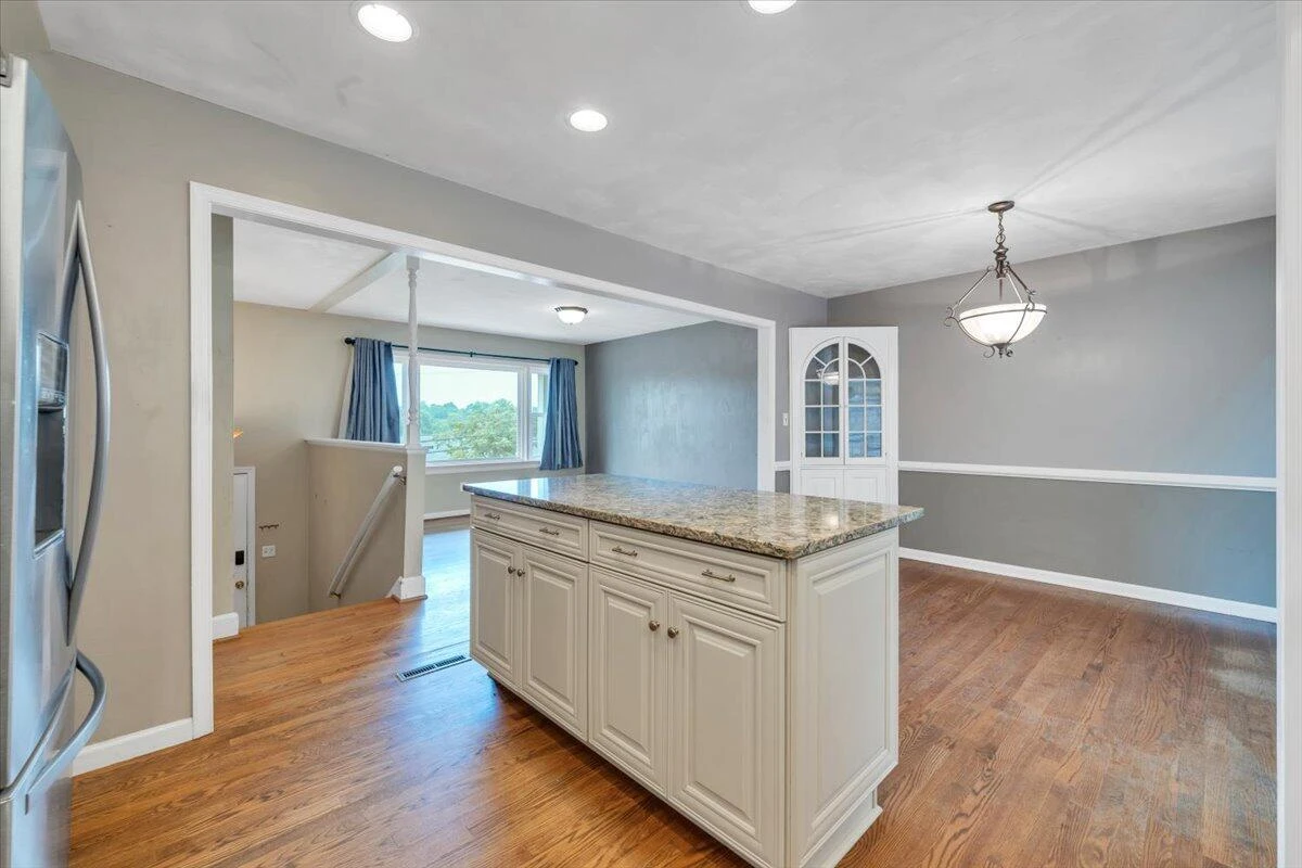 866 Peyton ST - Photo 16
