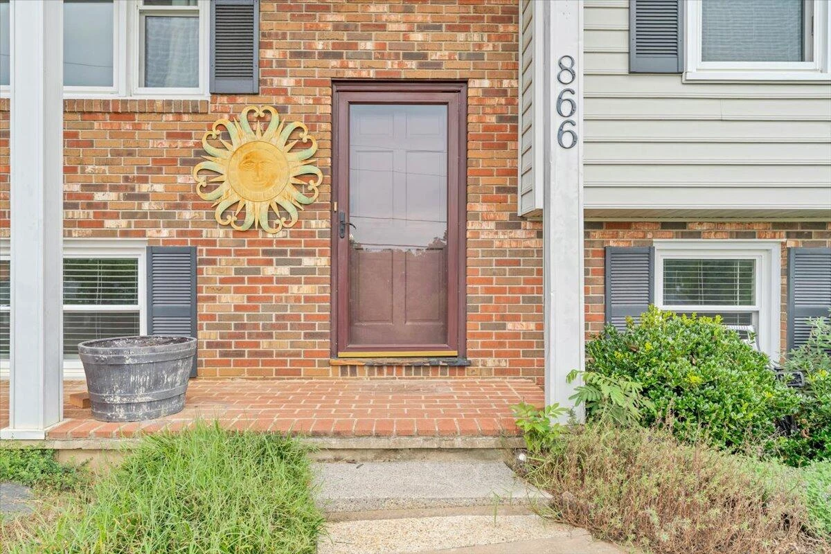 866 Peyton ST - Photo 3