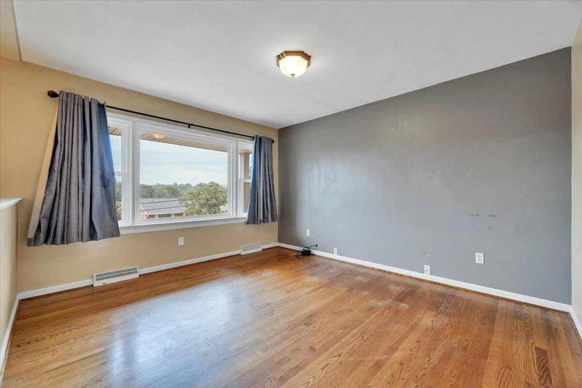 866 Peyton ST - Photo 5