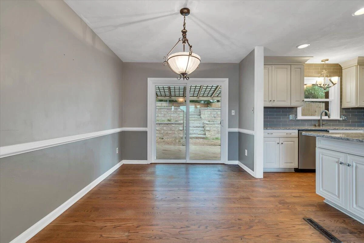 866 Peyton ST - Photo 9