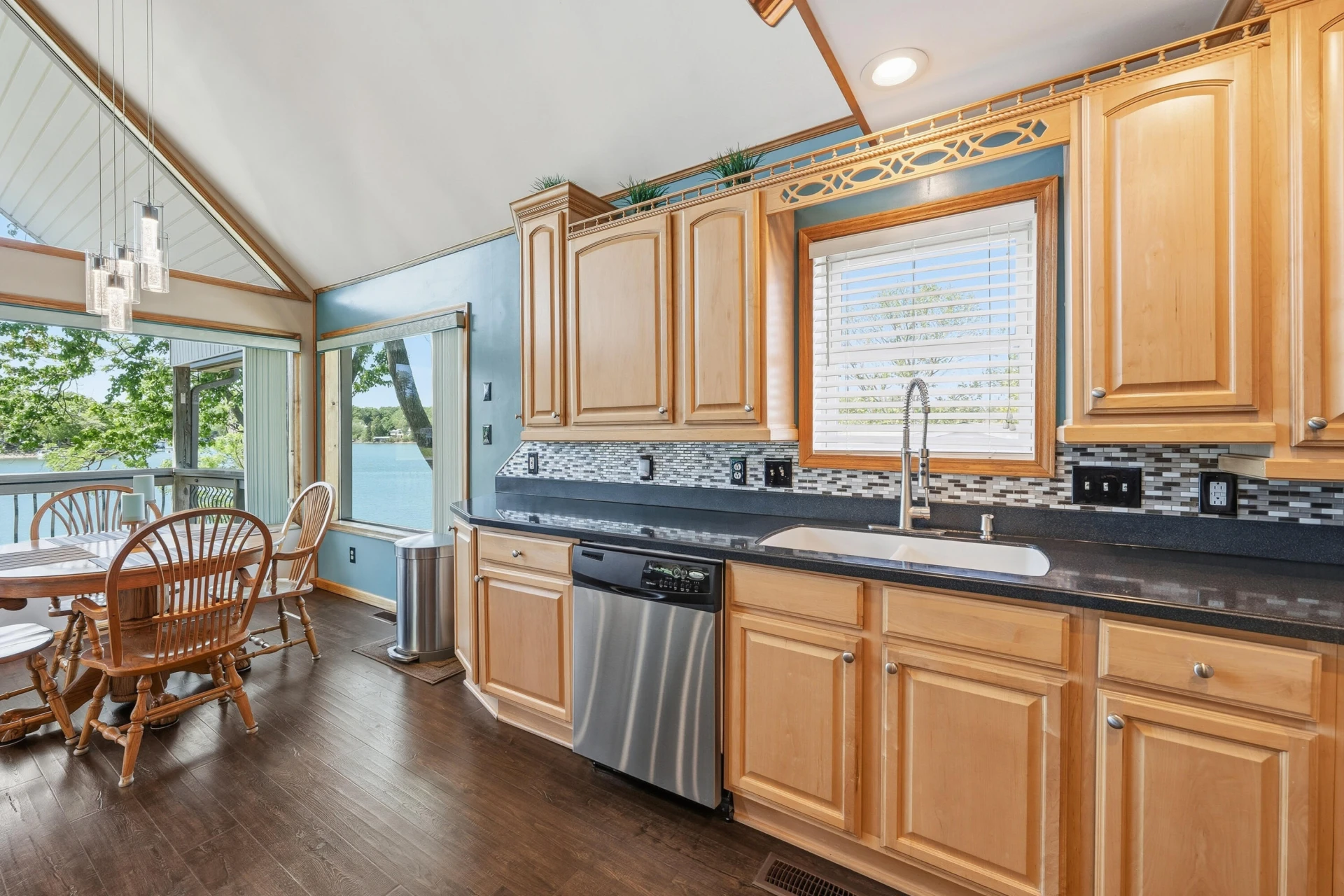 337 Emerald Pointe - Photo 18