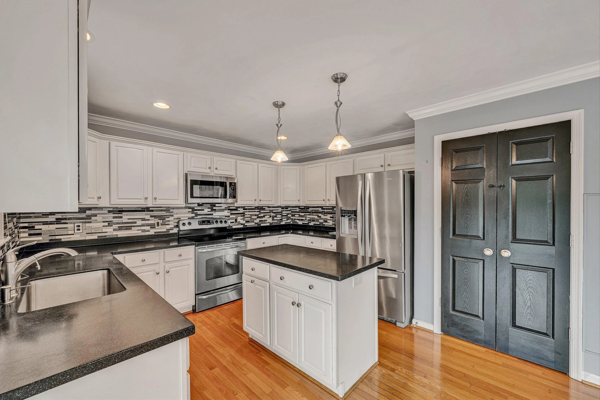 6316 Sandhurst DR - Photo 19