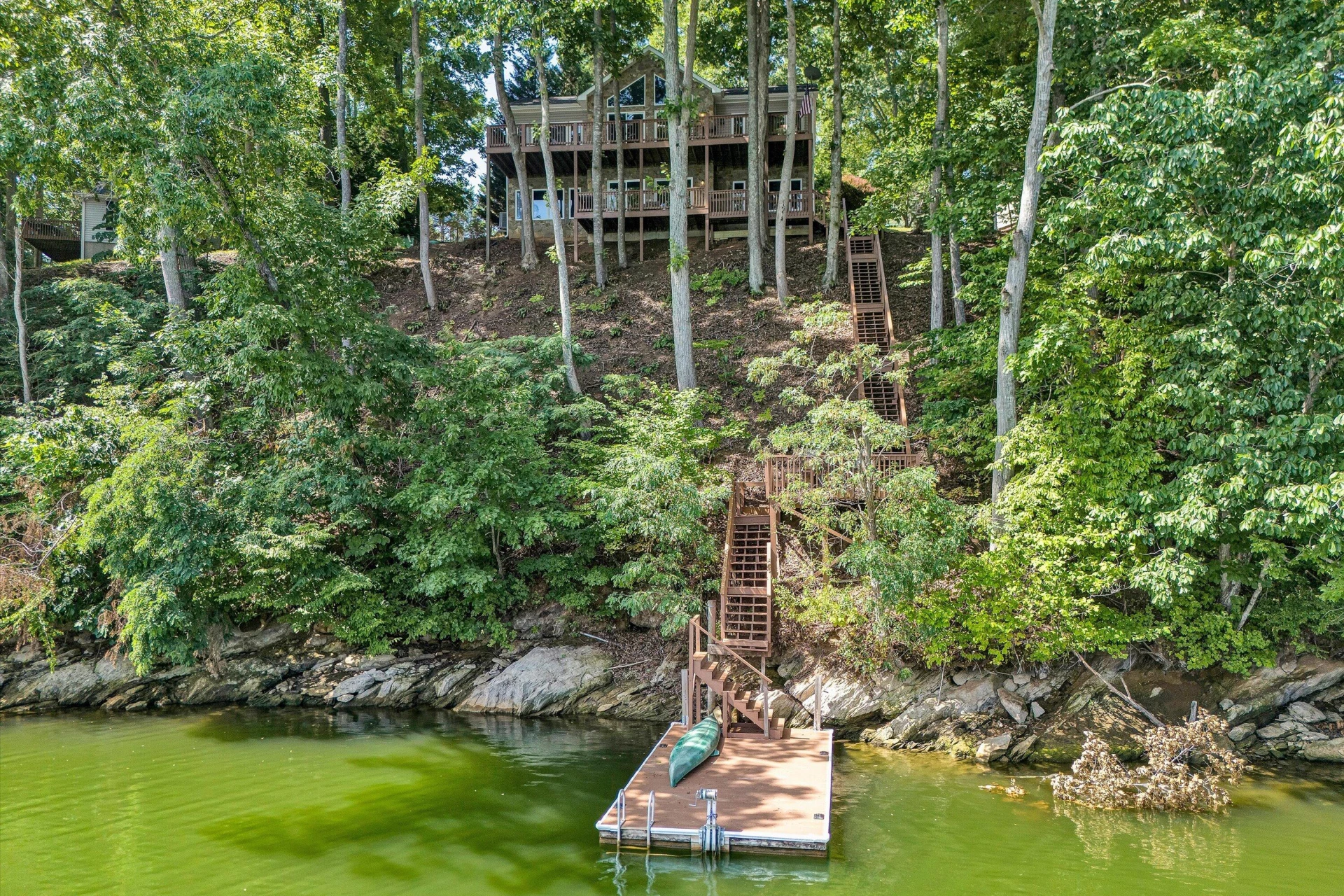 335 Lakecrest DR - Photo 3