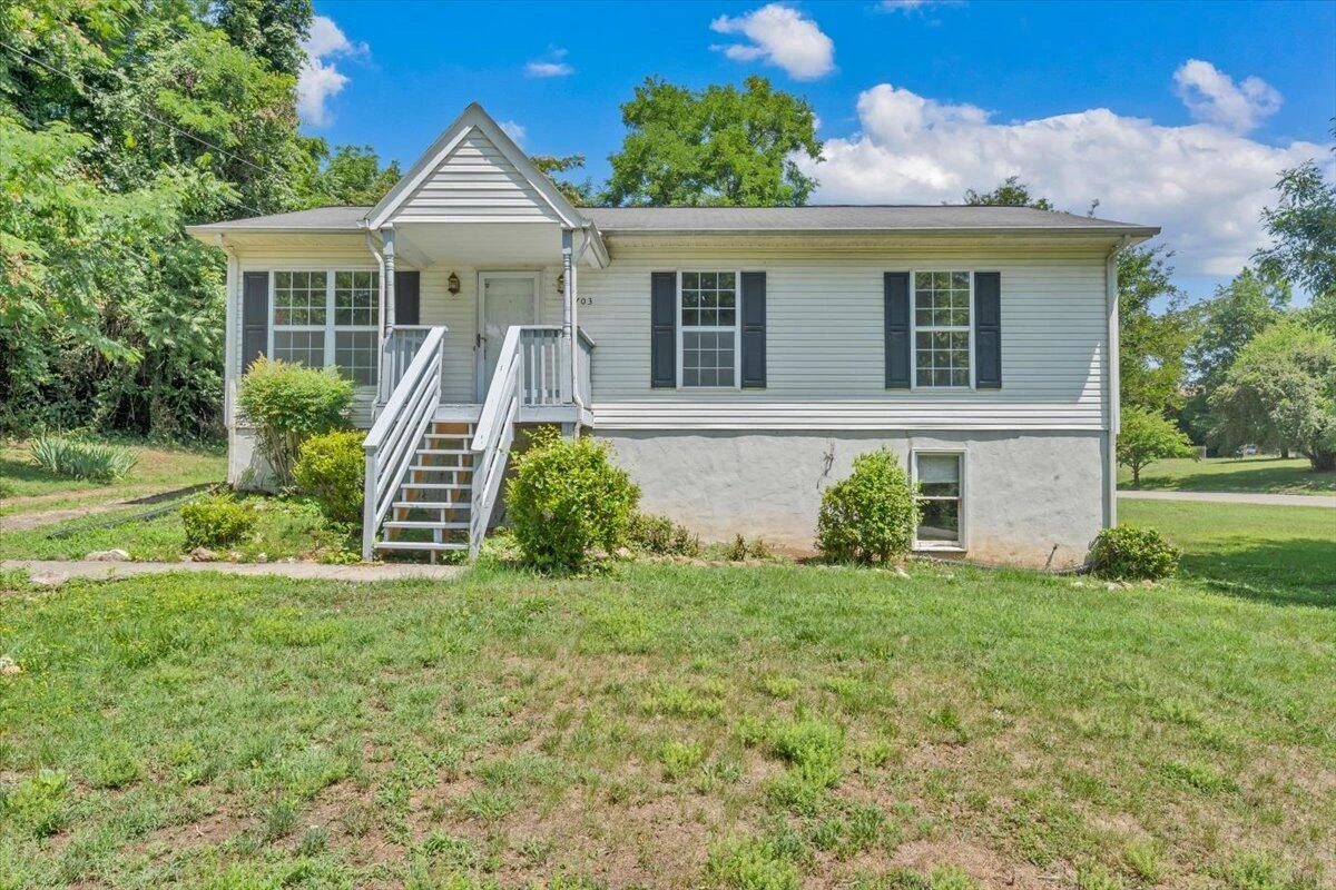 2703 Fairland RD NW