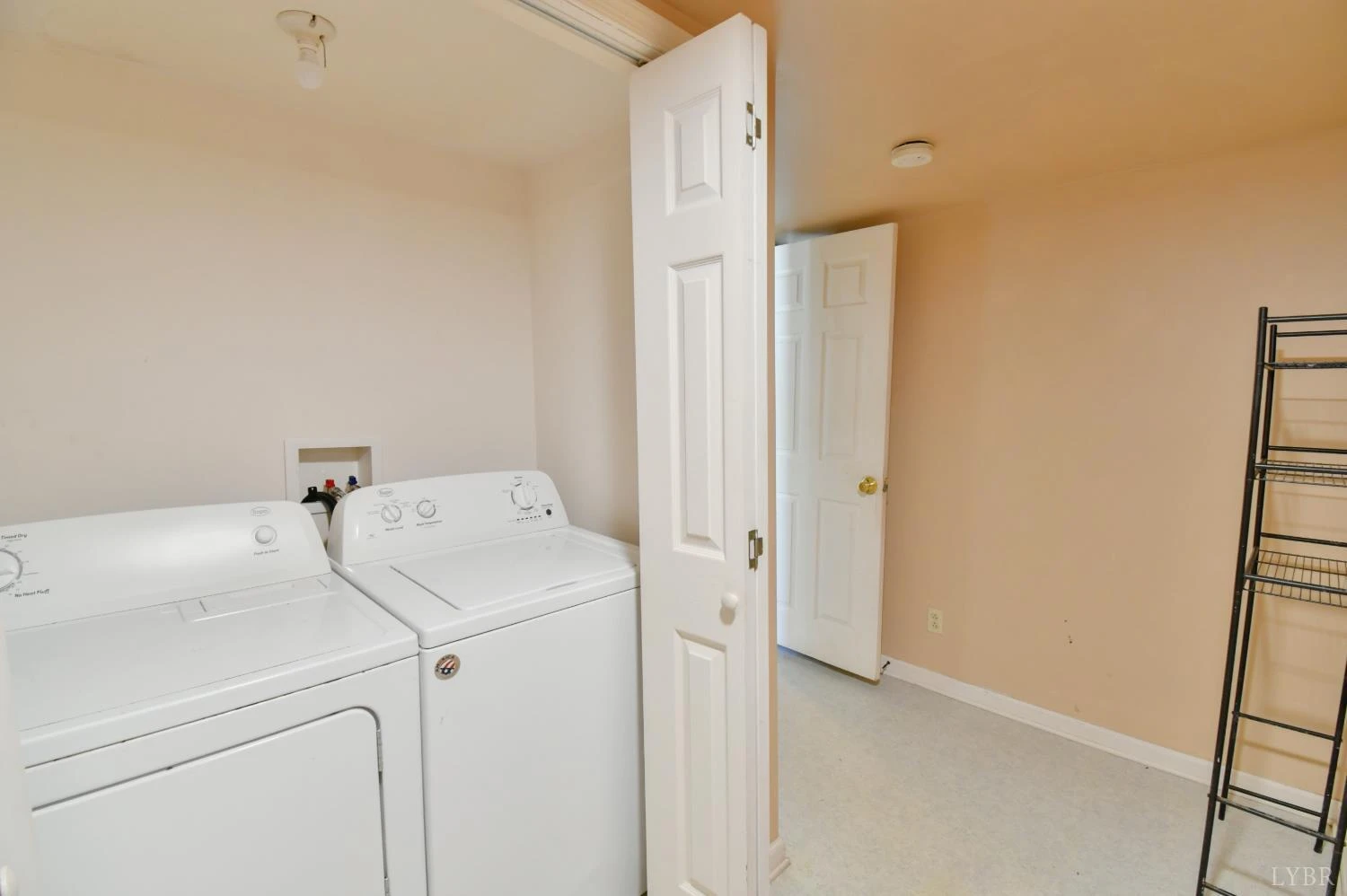 403 W King ST - Photo 17