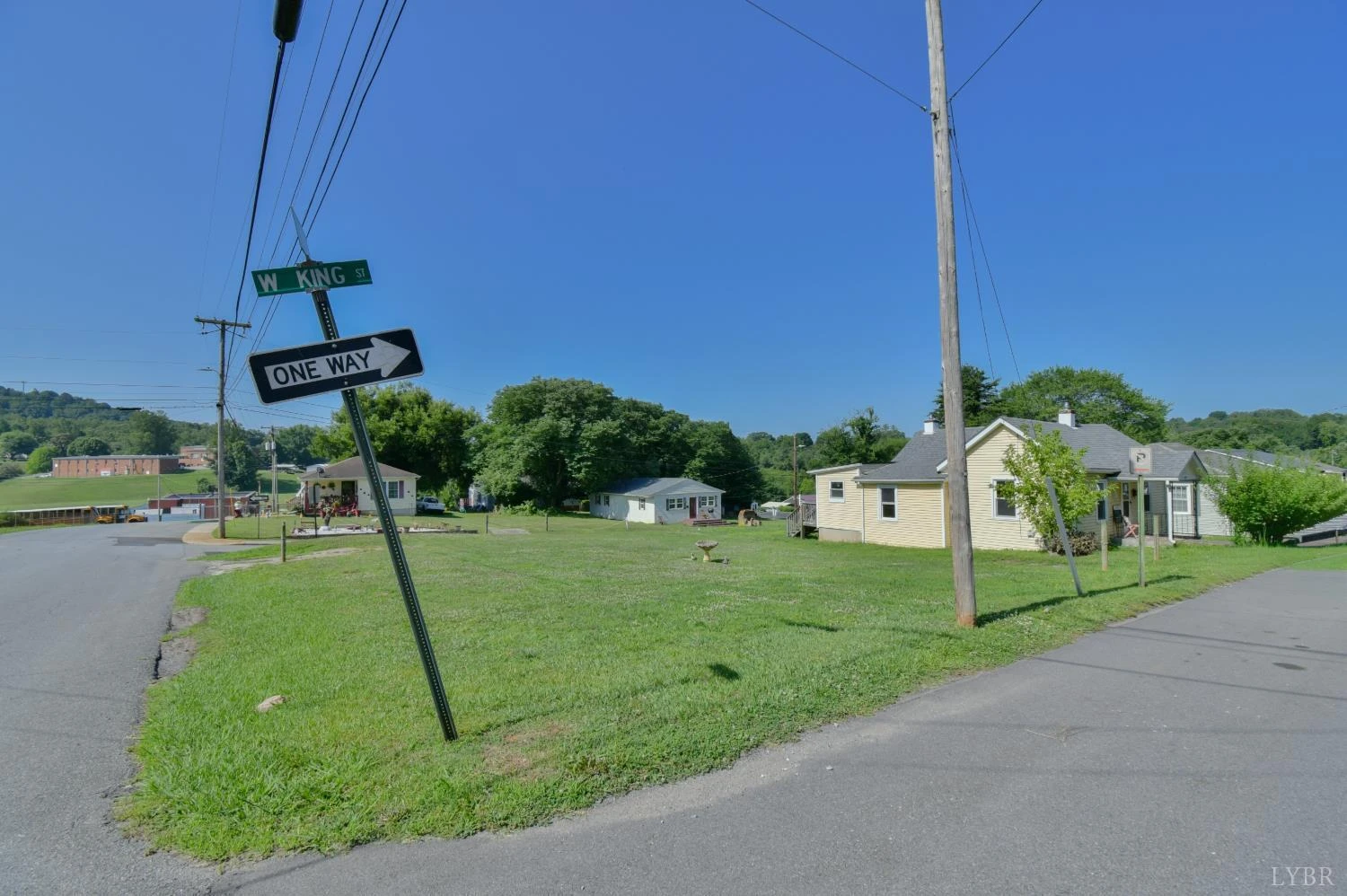 403 W King ST - Photo 18