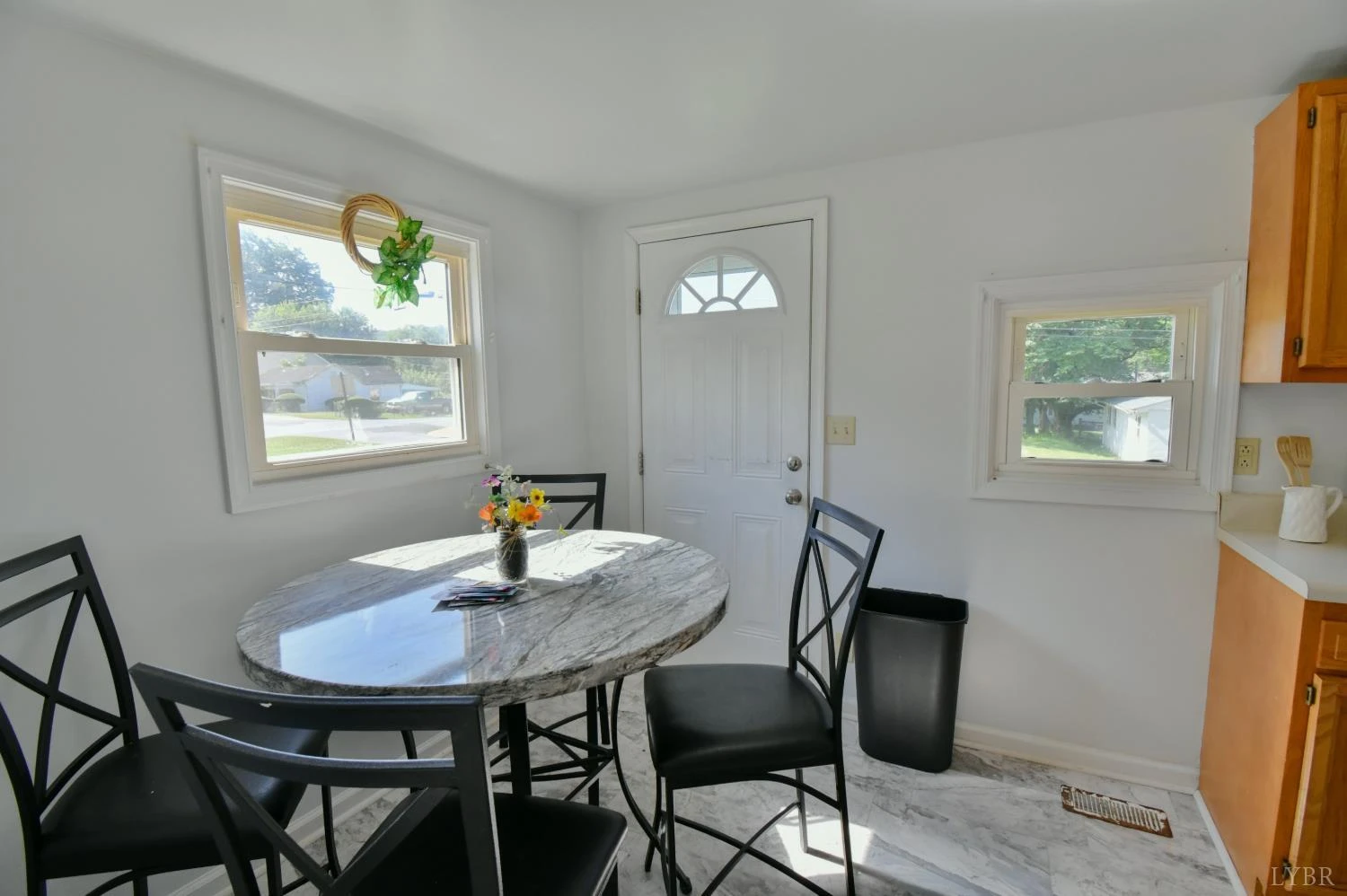 403 W King ST - Photo 9
