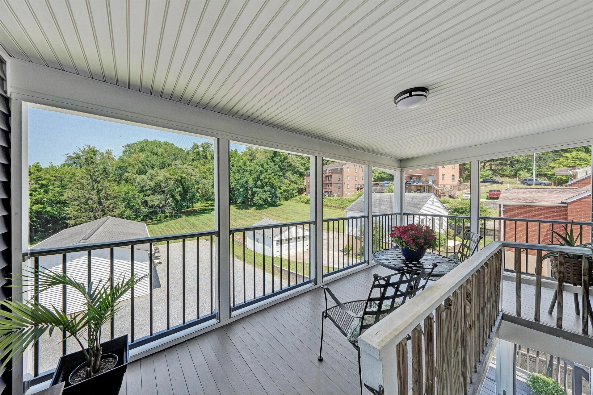 880 Washington AVE - Photo 32