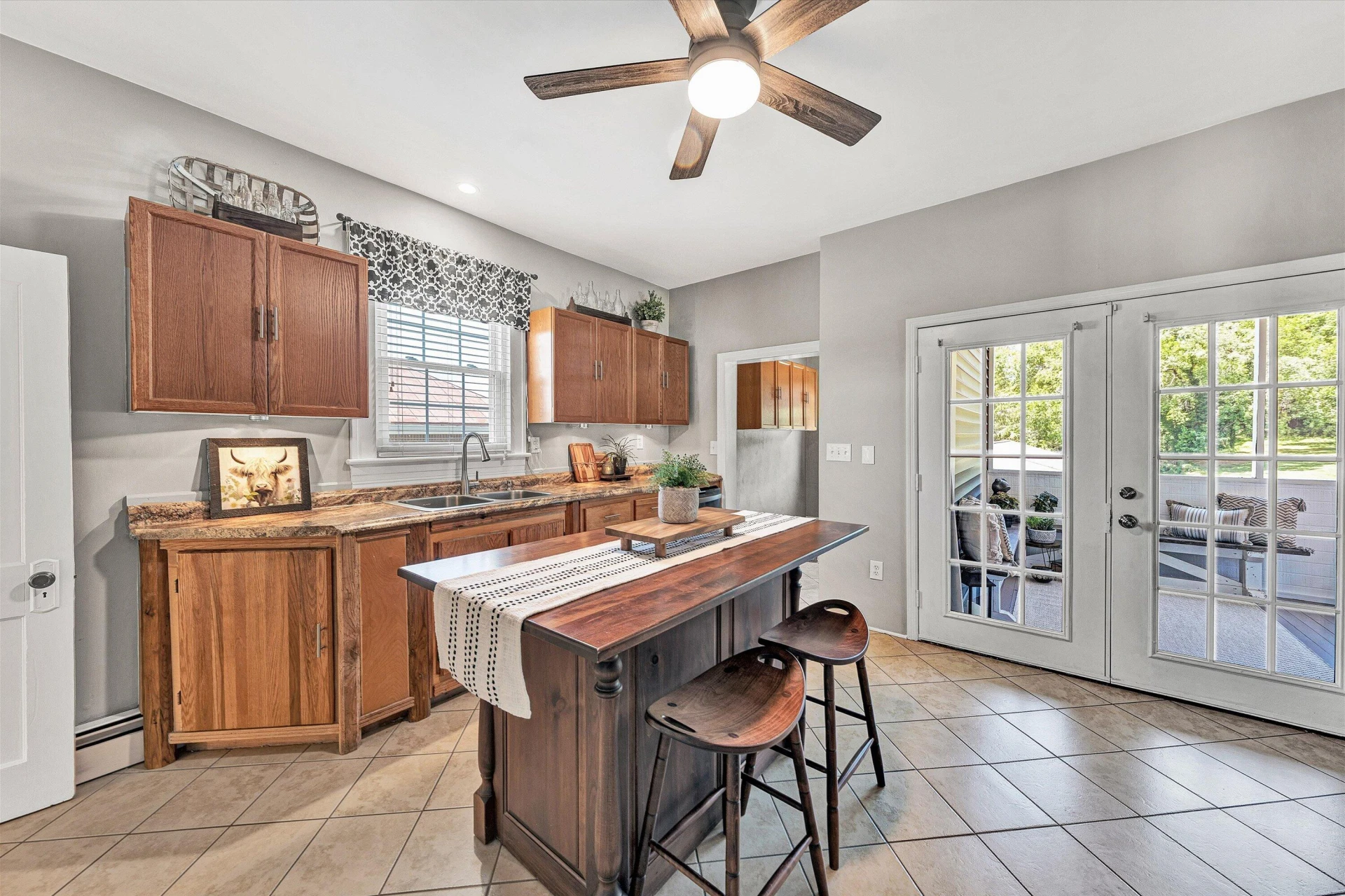 880 E Washington AVE - Photo 15
