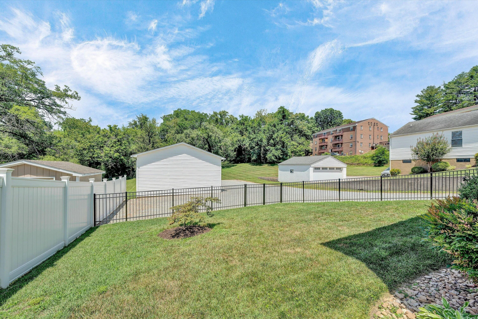 880 E Washington AVE - Photo 40
