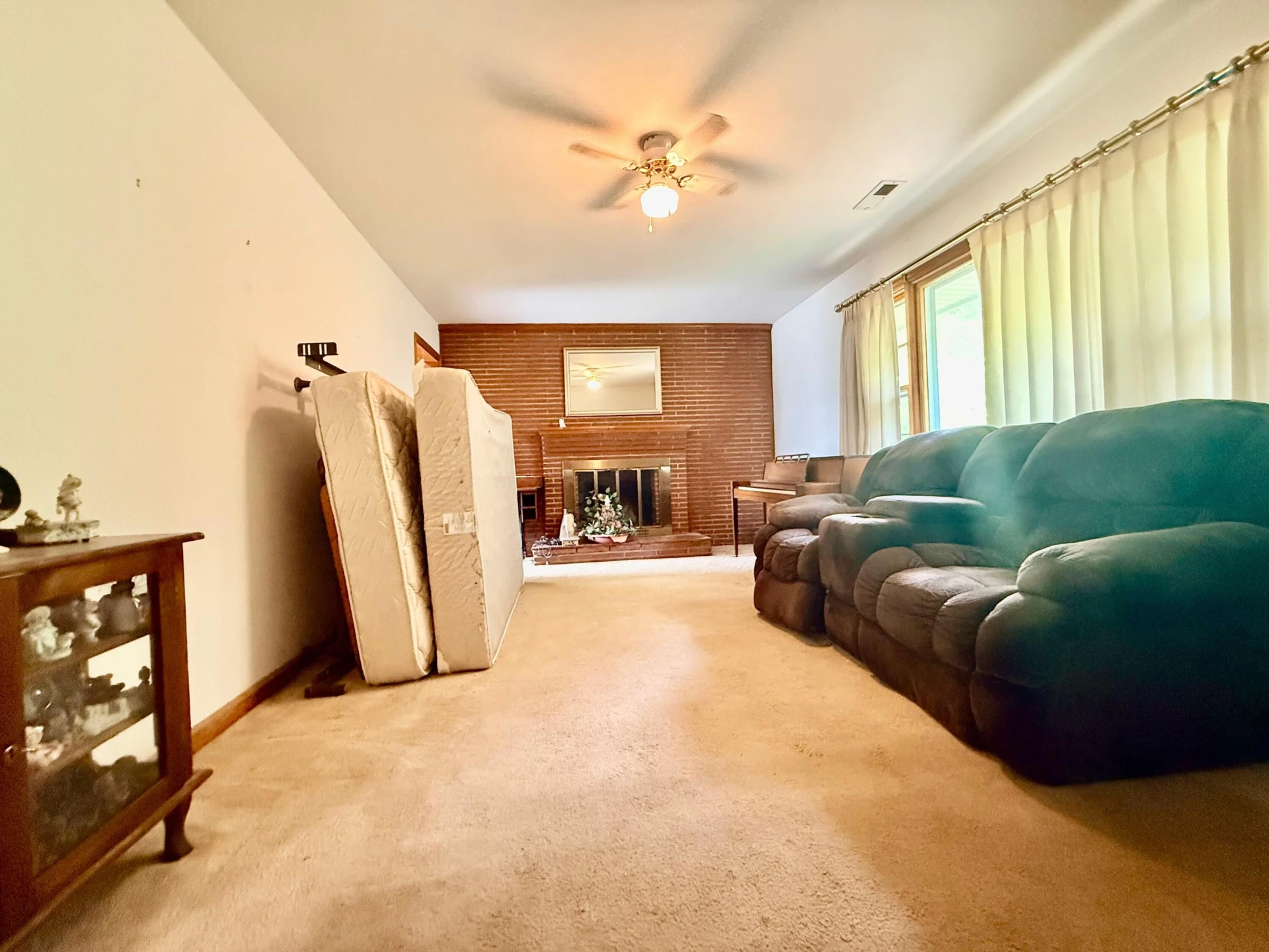 929 Logan ST - Photo 2