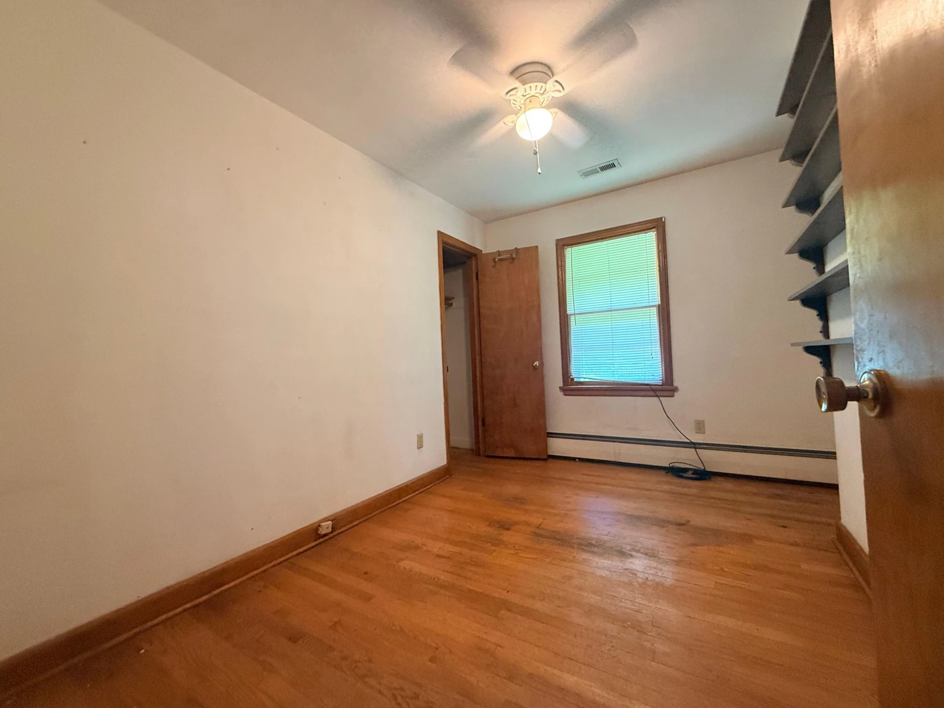 929 Logan ST - Photo 4
