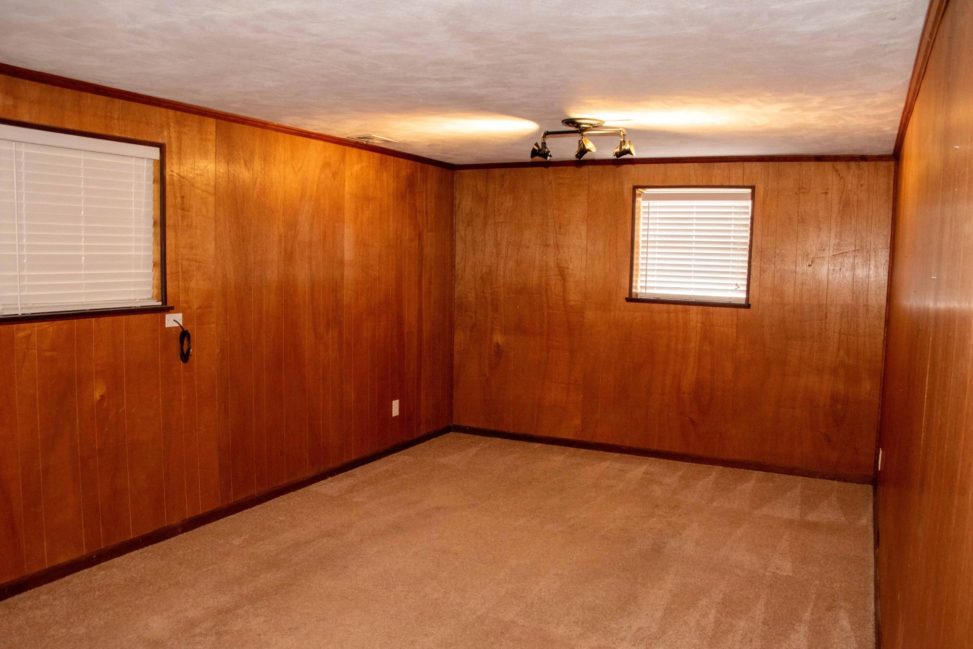 6038 Thornrose RD - Photo 10